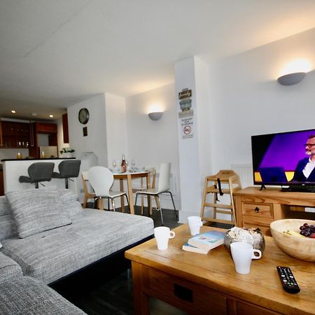 Bournemouth Hot Tub & Sauna Holiday Let Luaran gambar