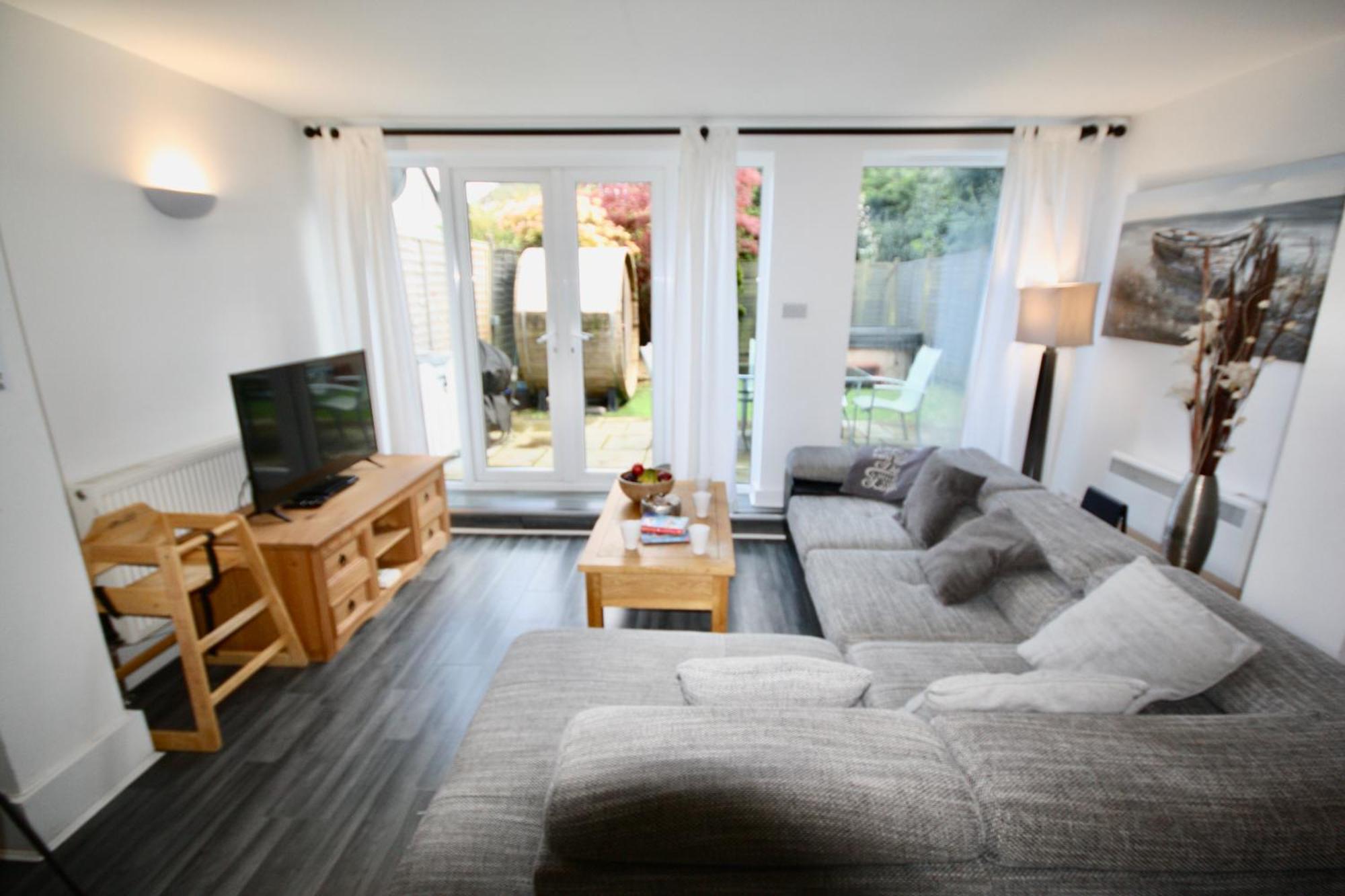 Bournemouth Hot Tub & Sauna Holiday Let Luaran gambar