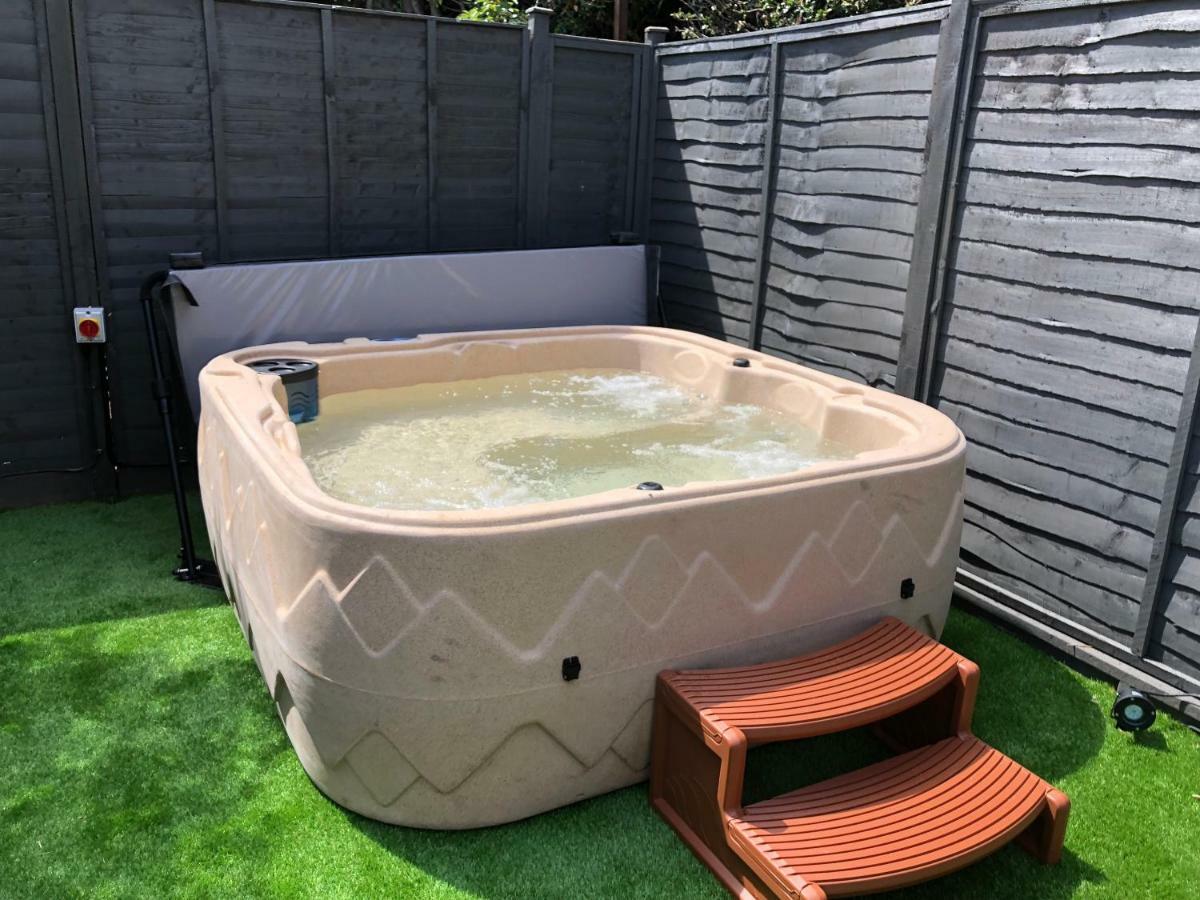 Bournemouth Hot Tub & Sauna Holiday Let Luaran gambar